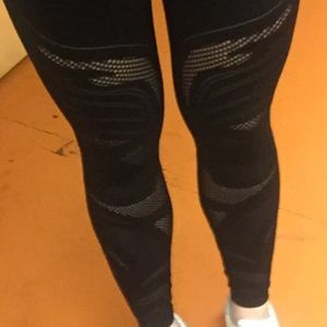 Lululemon Reveal Leggings Size 6